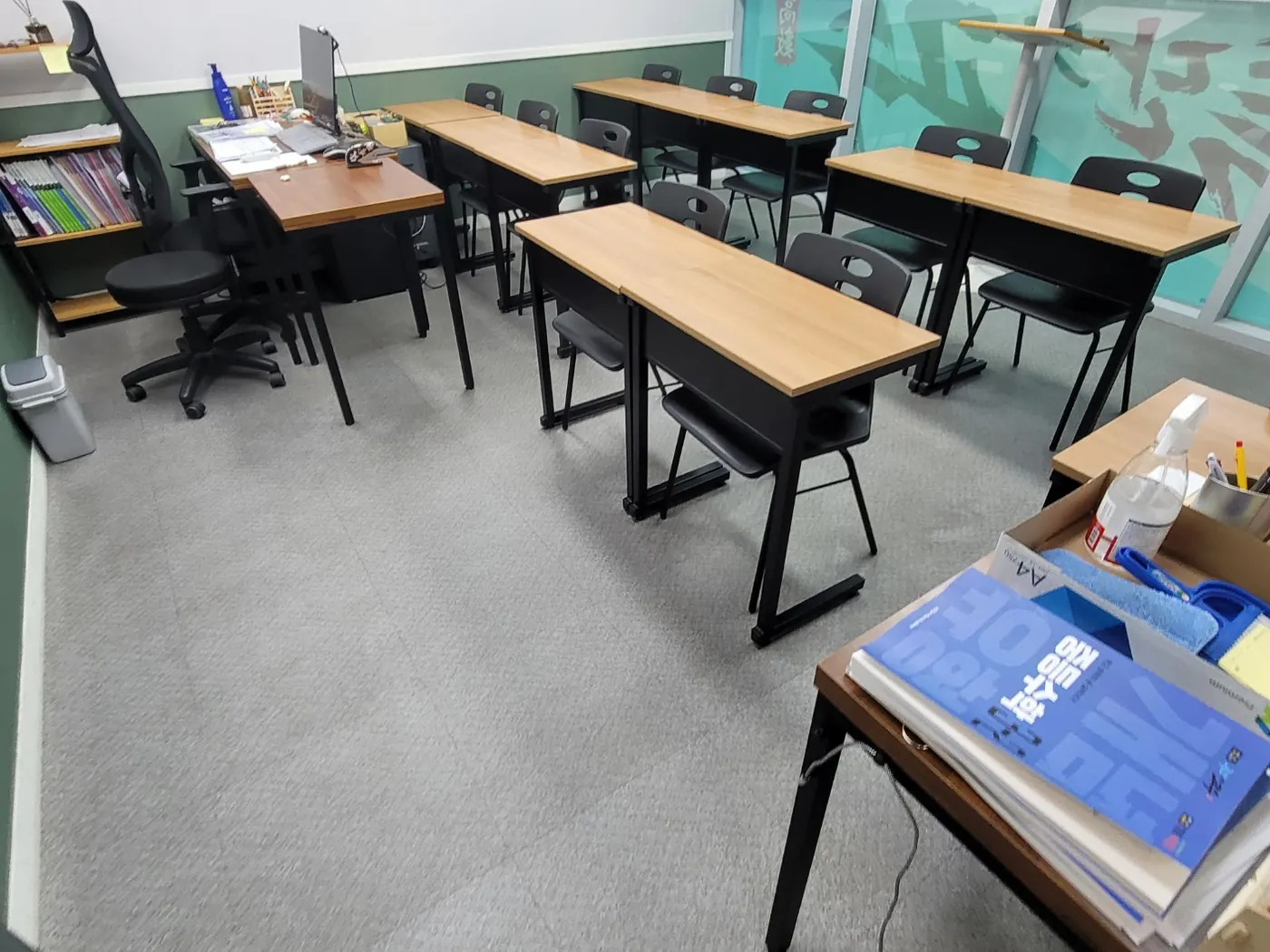 주암동 학원청소 시공 현장 — 강의실 정리