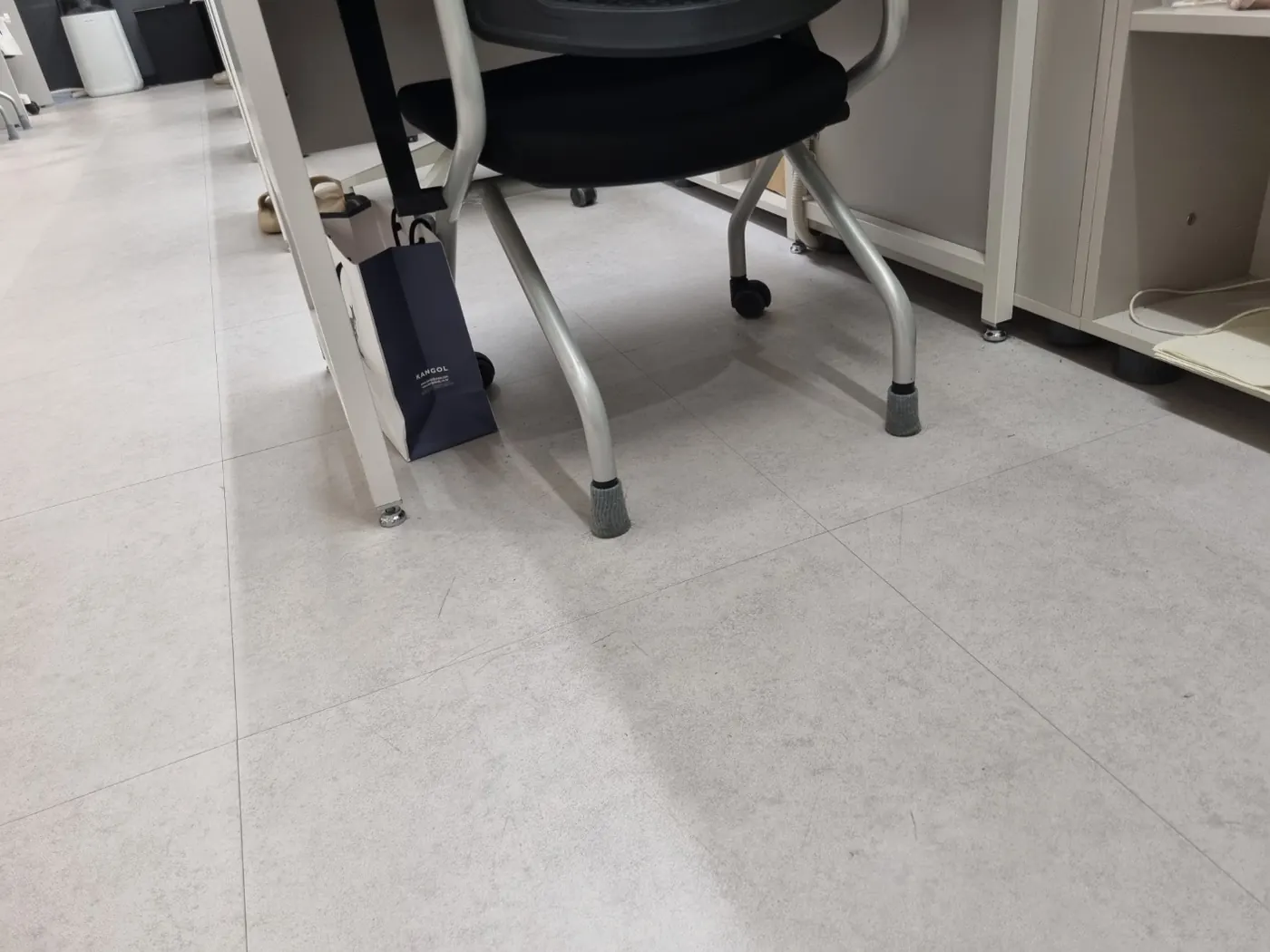 갈곶동 학원청소 시공 현장 — 바닥 마감 상태