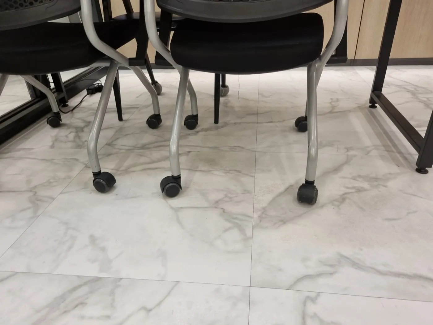 오산시 학원청소 시공 현장 — 바닥 마감 상태
