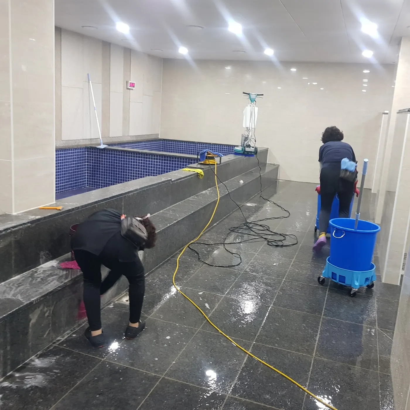 북변동 목욕탕청소 시공 현장 — 욕조 관리
