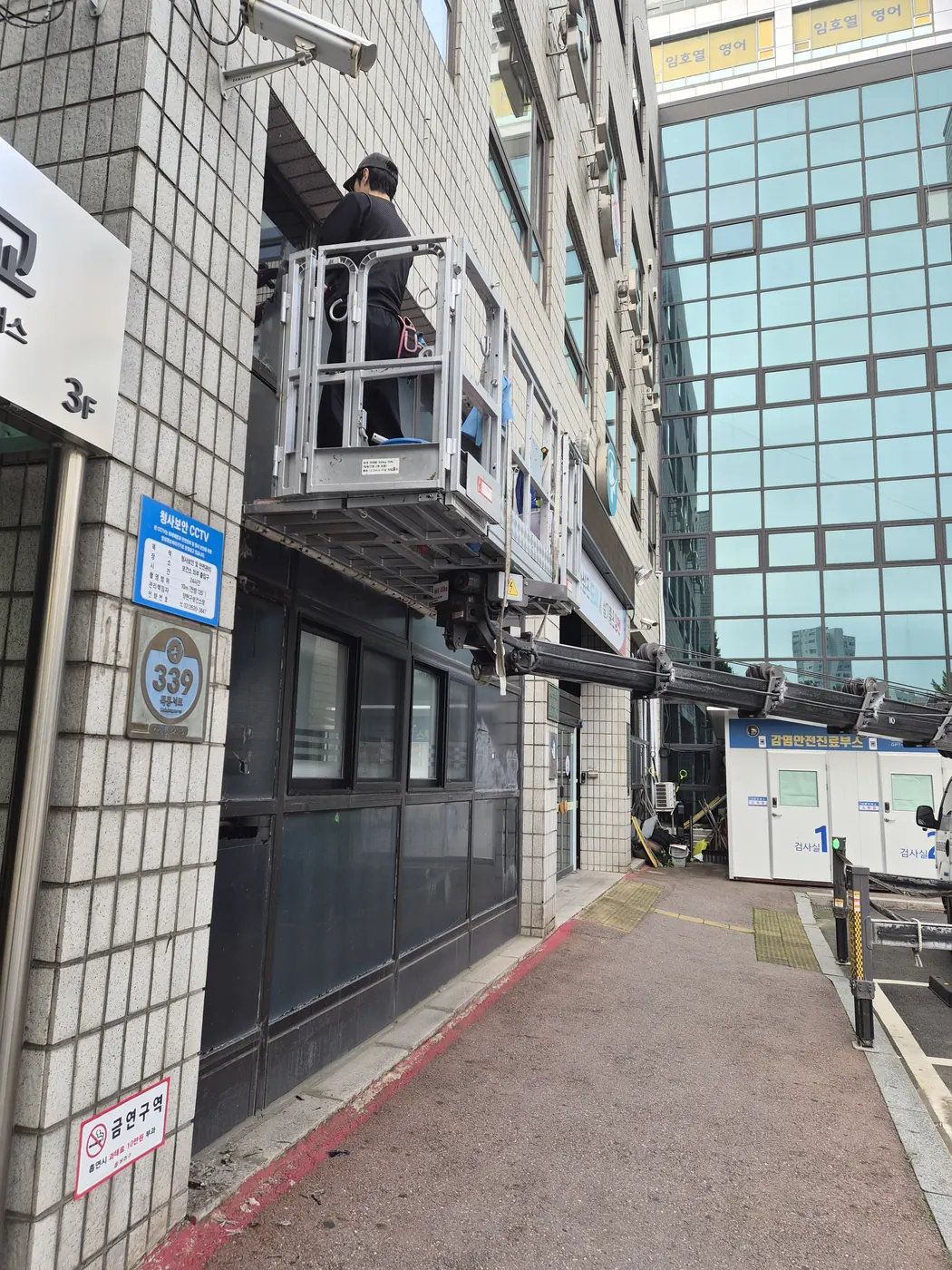 외부 유리 세정 — 부천 원미구 외벽청소 현장