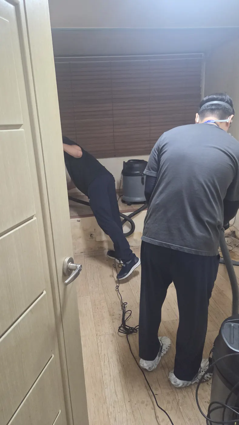 습식 진공 작업 — 화성 동탄구 침수청소 현장