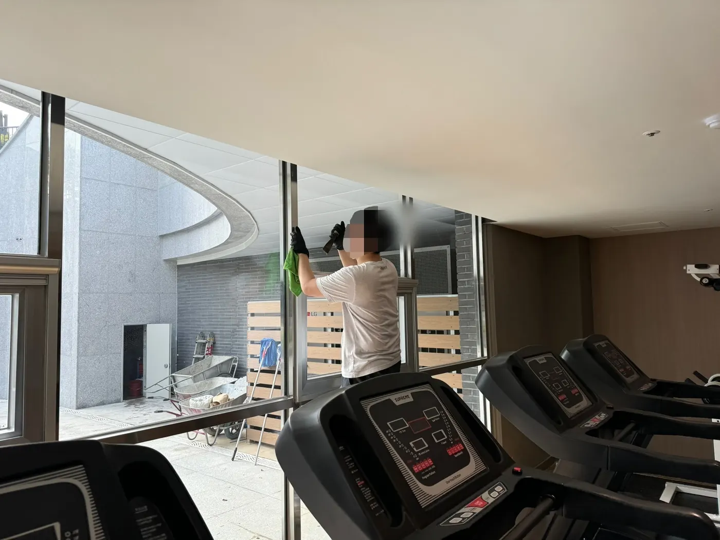 세정 진행 — 삼동 헬스장청소 현장