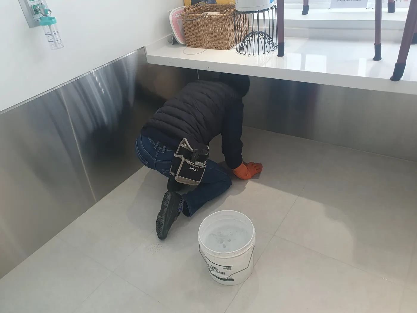 세정 진행 — 주암동 병원청소 현장