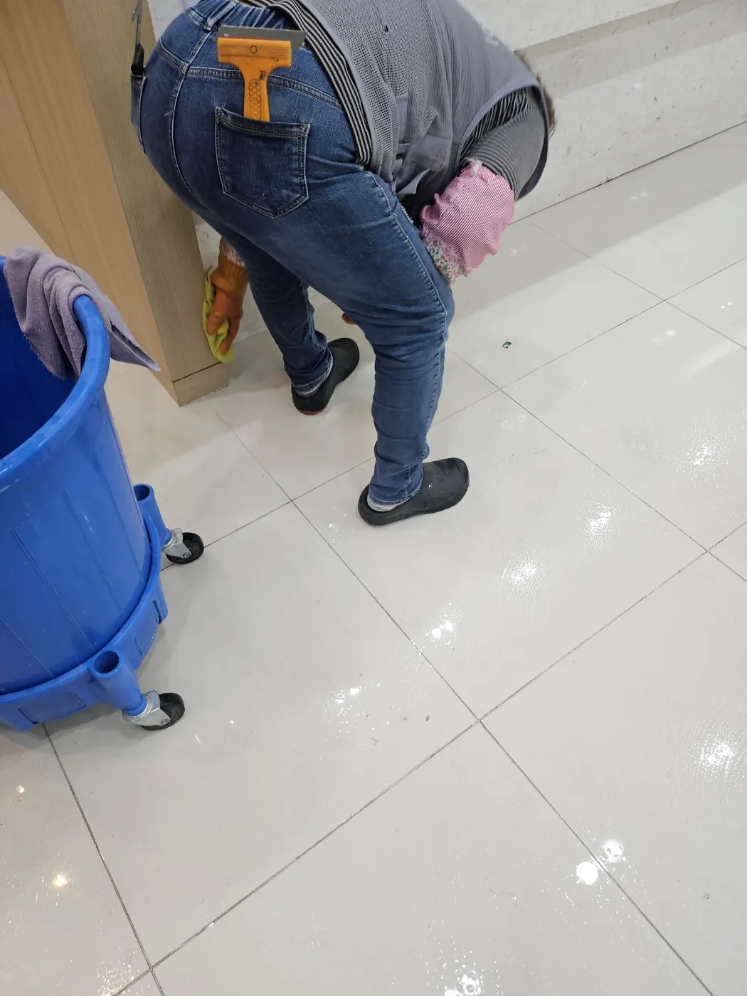 바닥 물걸레 마감 — 경기서남부 병원청소 현장