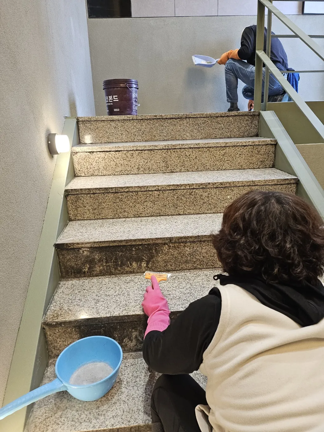 창호 마감 확인 — 통진읍 준공청소 현장