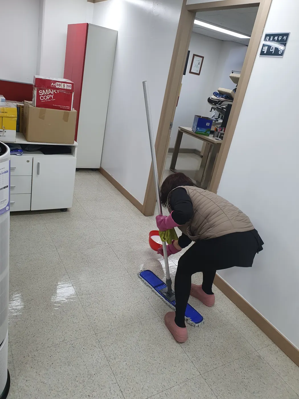 바닥 물걸레 마감 — 안산 상록구 사무실청소 현장