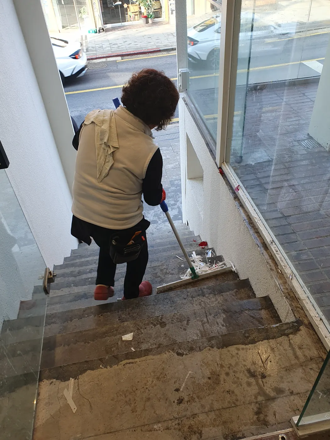 고덕동 식당청소 시공 현장 — 주방 바닥 세정