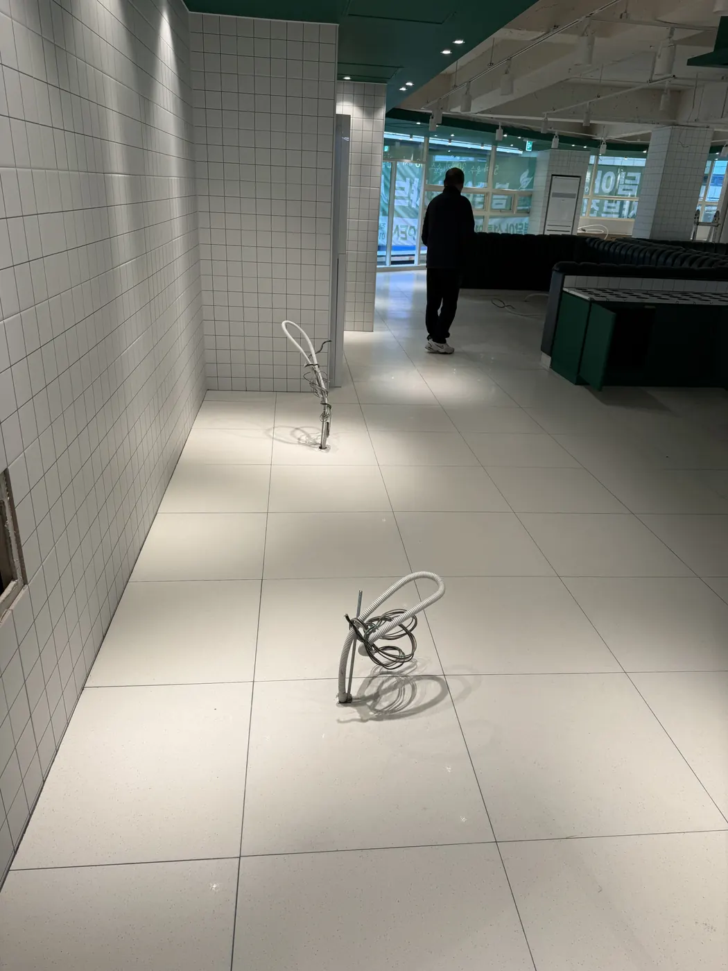 바닥 마감 상태 — 의왕시 식당청소 현장
