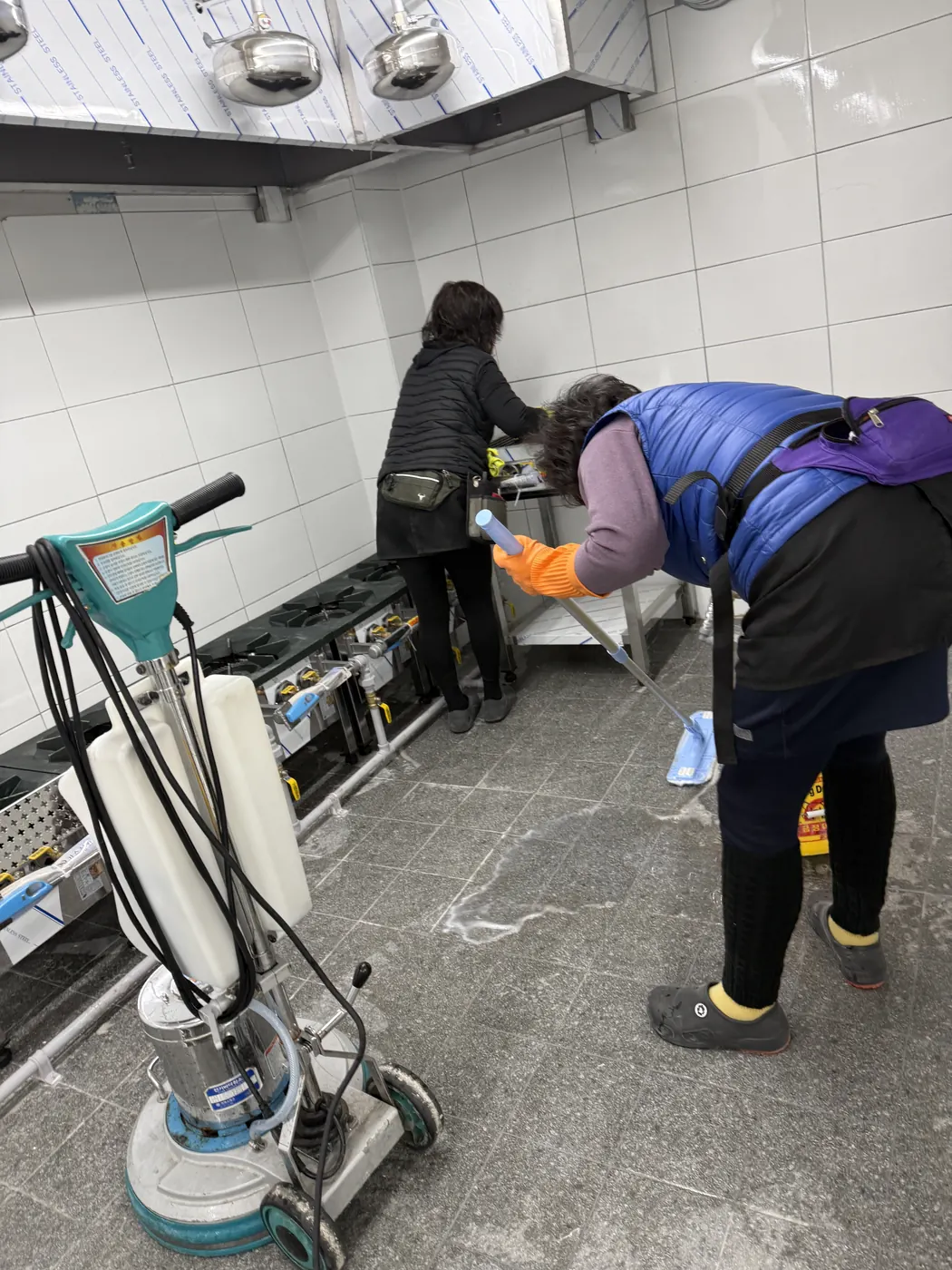 세정 진행 — 탑동 식당청소 현장