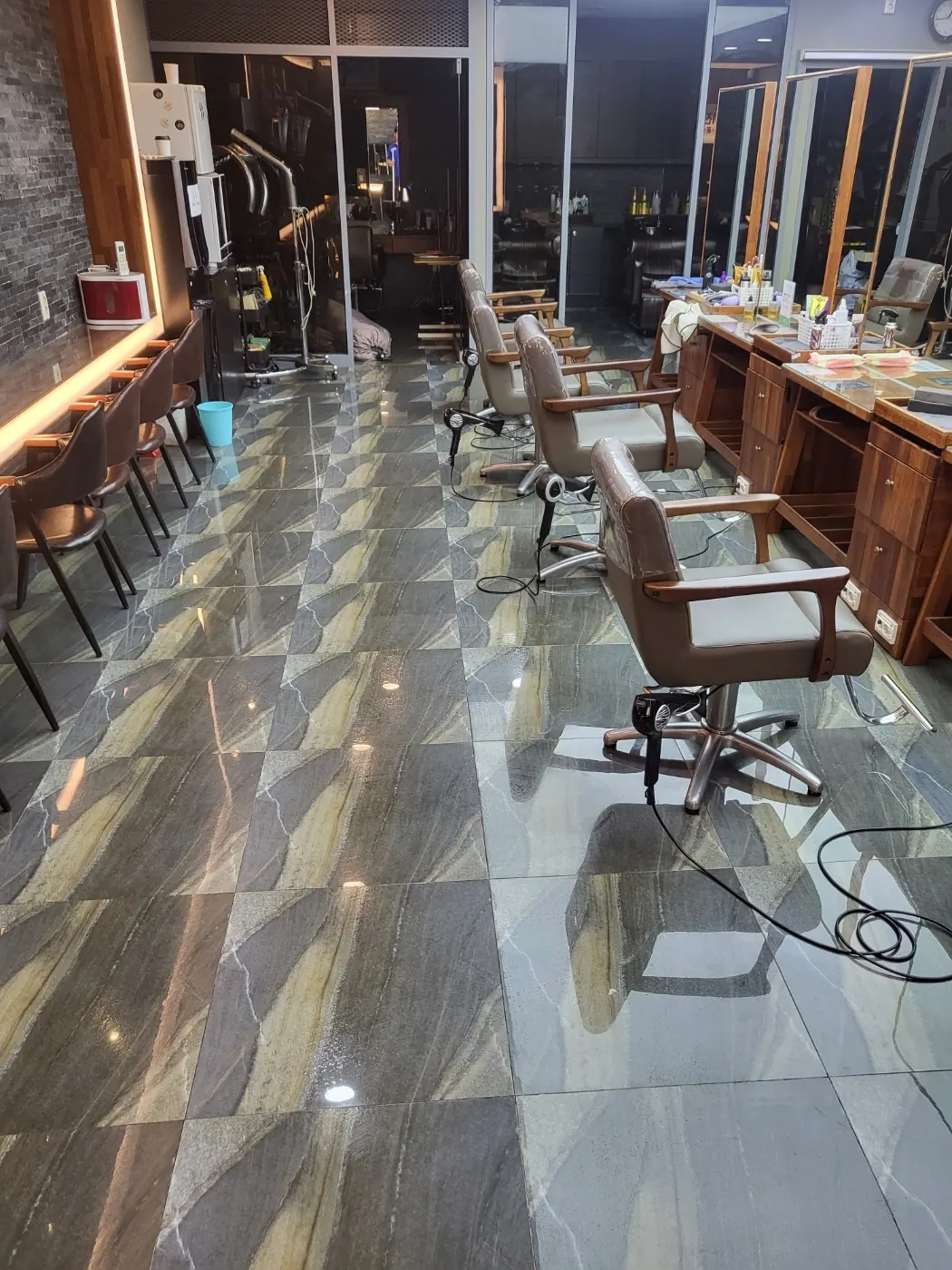 안산 단원구 미용실청소 시공 현장 — 거울·집기 관리