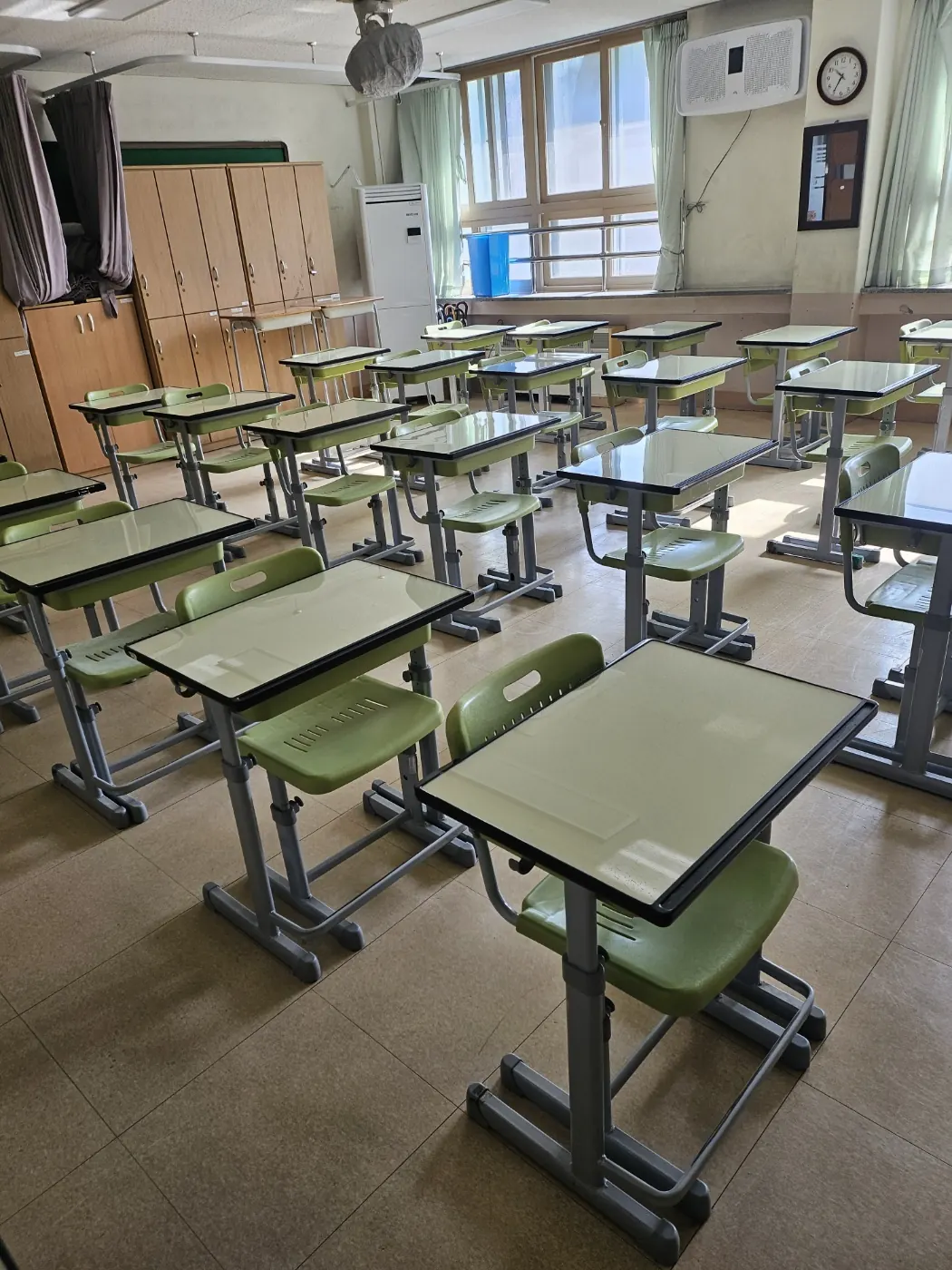 부곡동 학교청소 시공 현장 — 교실 정리