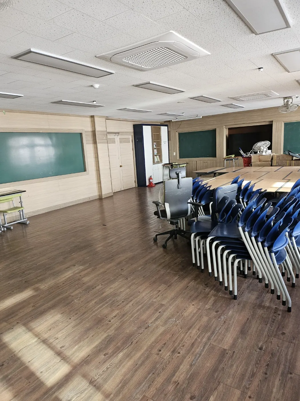 신길동 학교청소 시공 현장 — 교실 정리