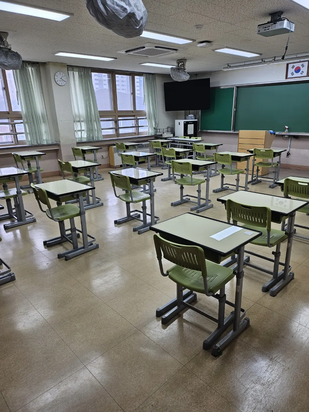 화성시 학교청소 시공 현장 — 교실 정리