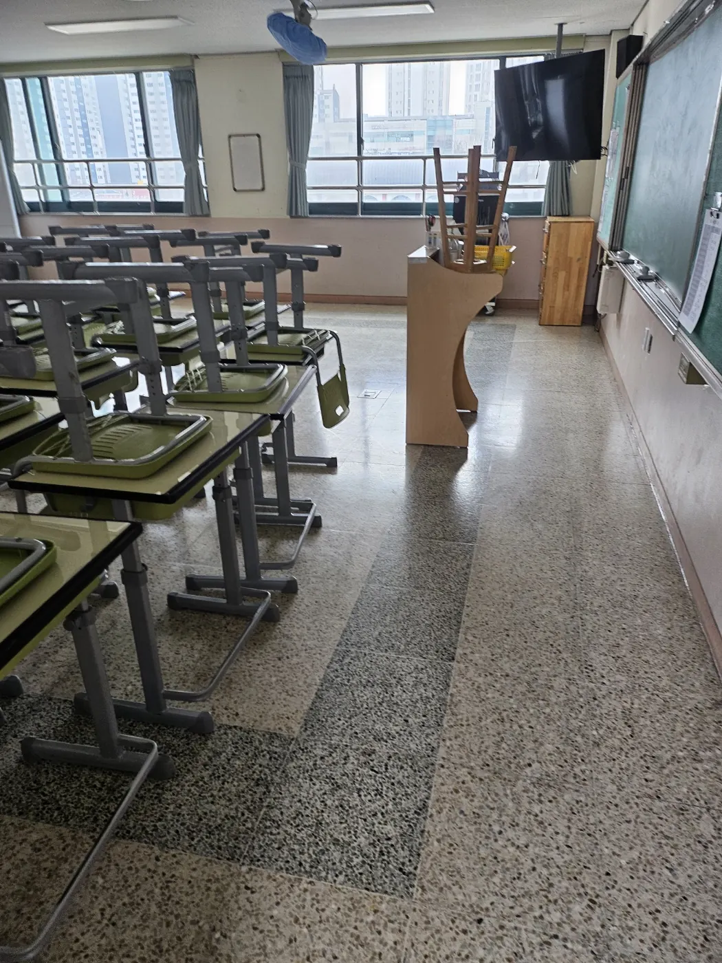 갈곶동 학교청소 시공 현장 — 교실 정리