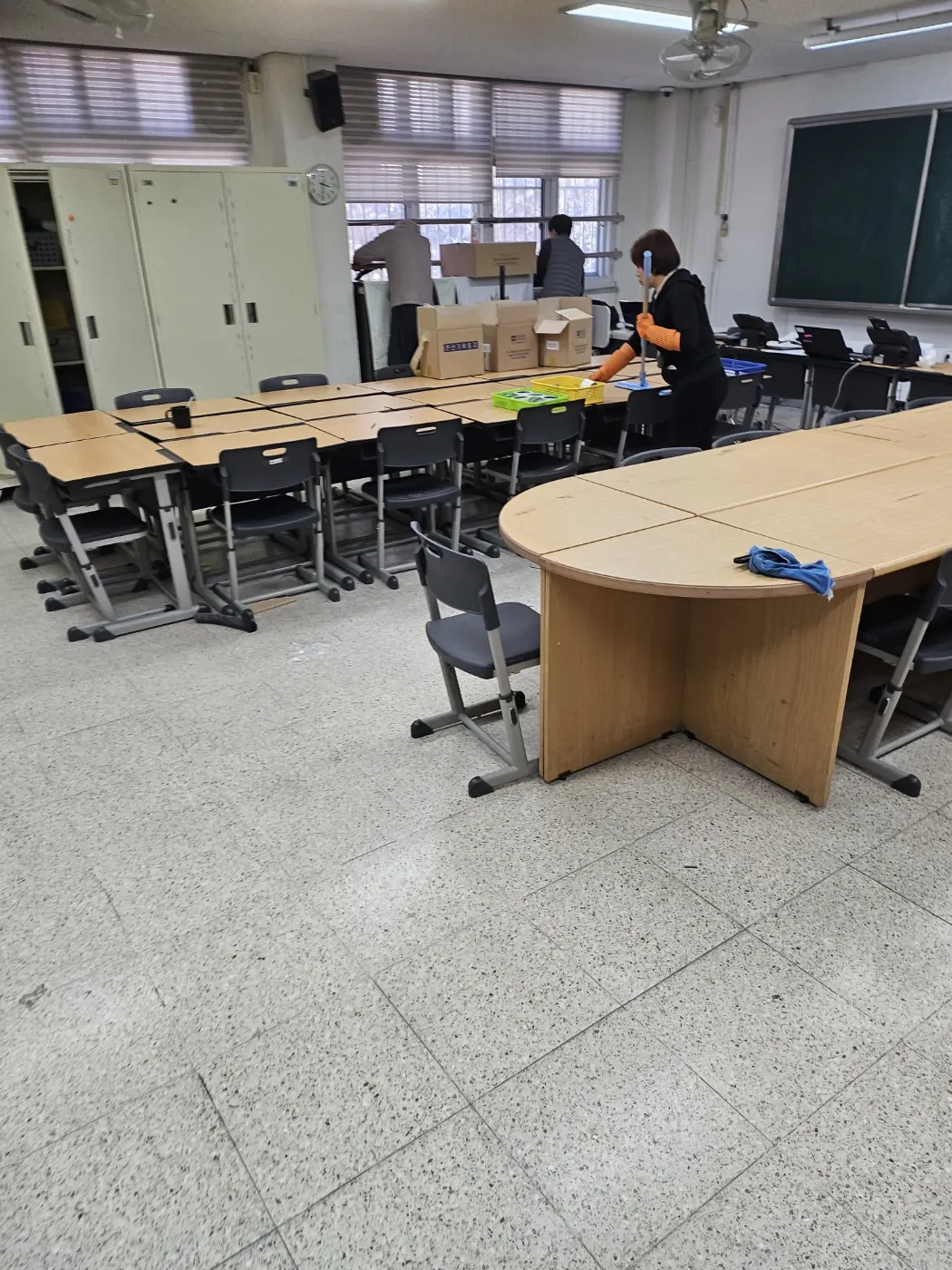 지곶동 학교청소 시공 현장 — 교실 마감