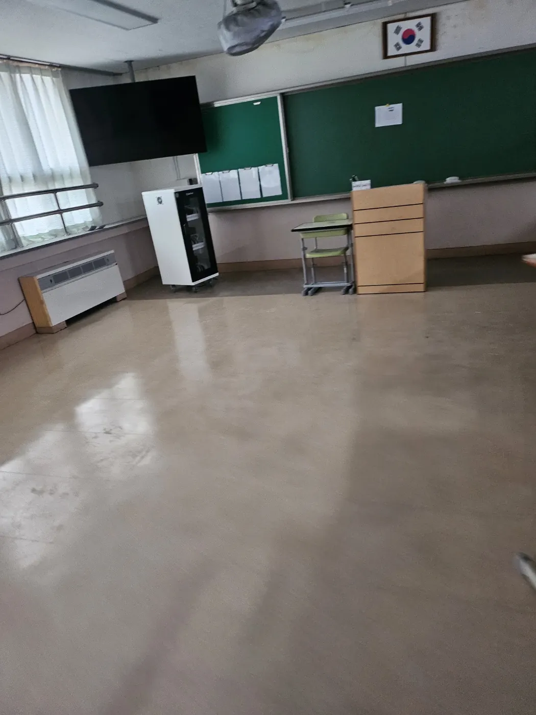 하상동 학교청소 시공 현장 — 교실 마감
