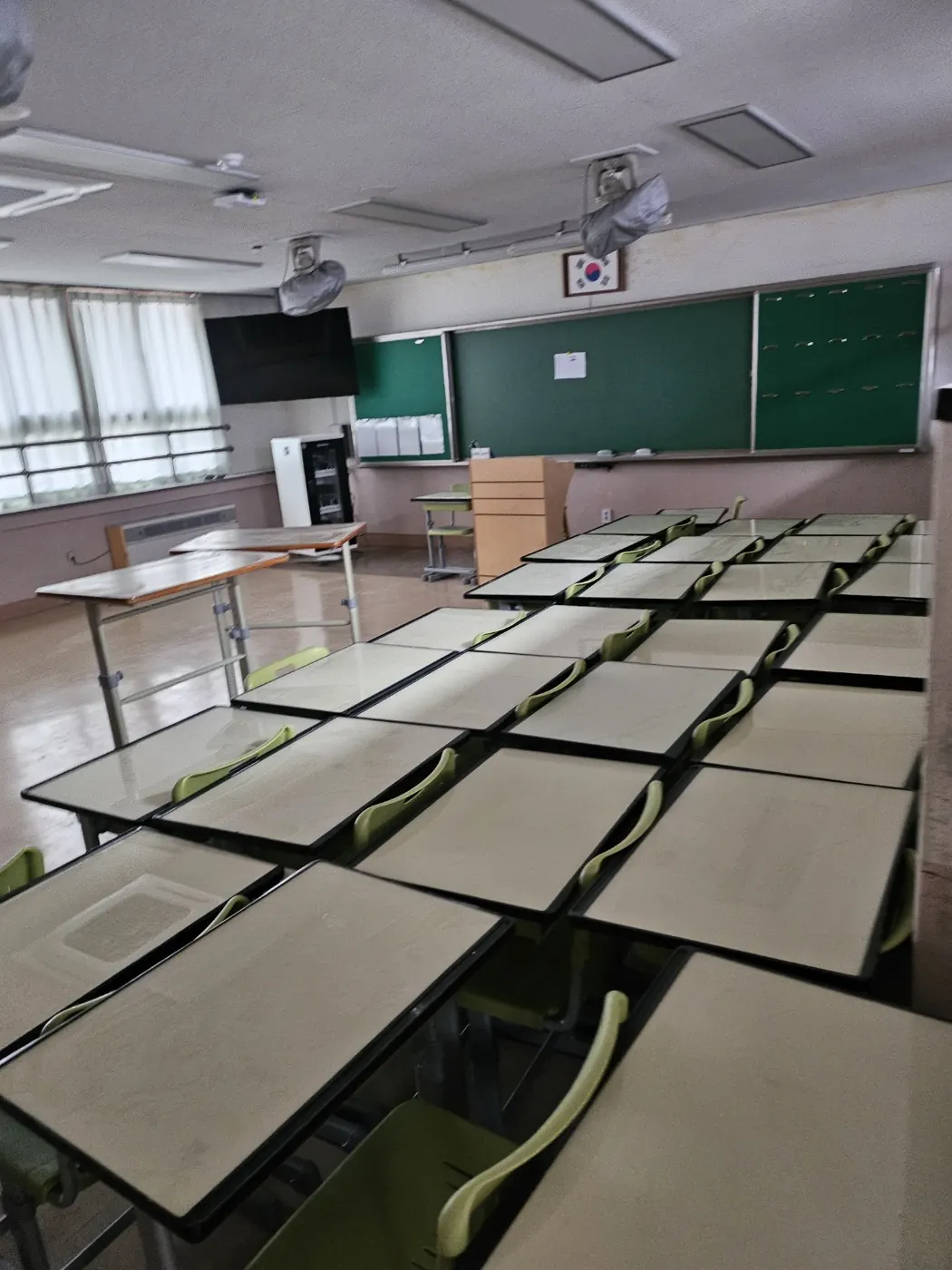 시흥시 학교청소 시공 현장 — 교실 정리
