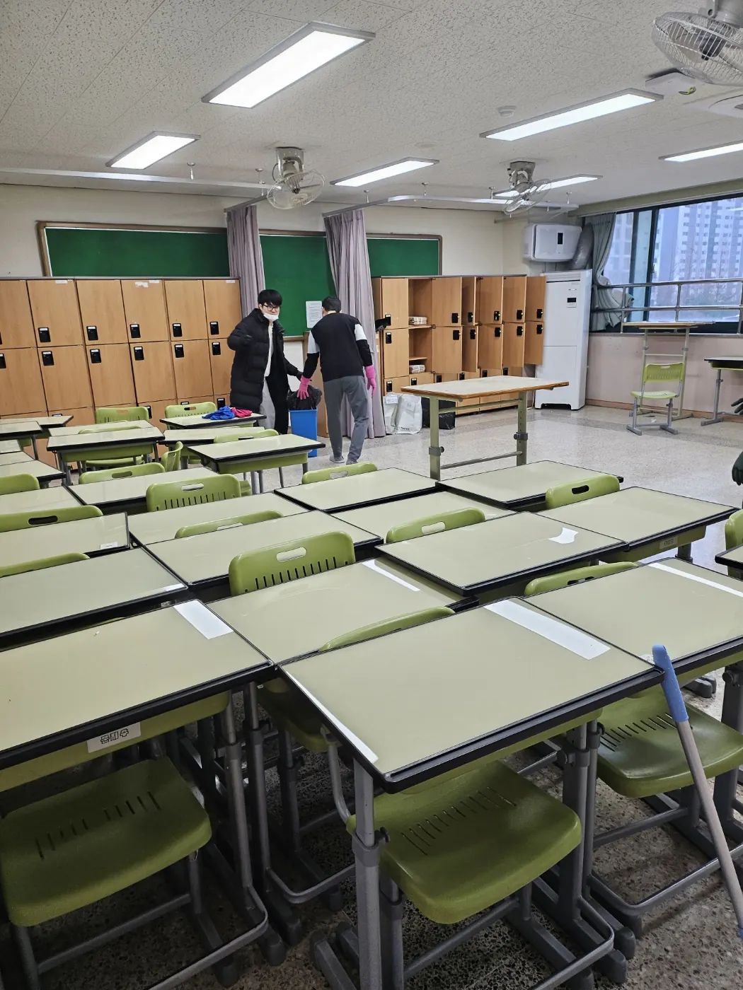 부천시 학교청소 시공 현장 — 교실 정리