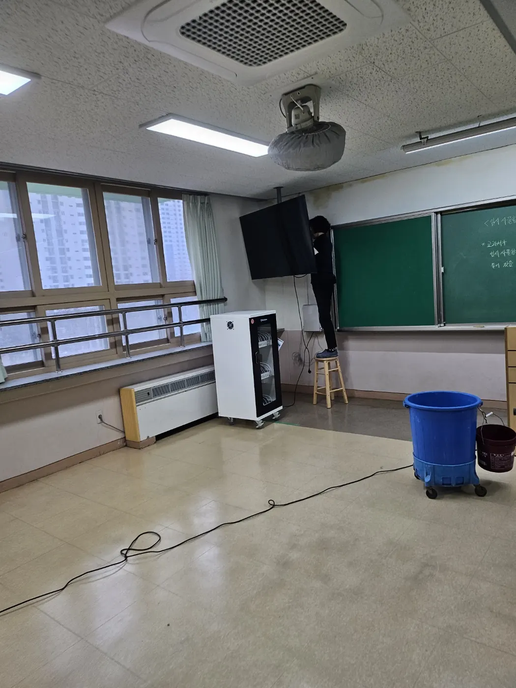안산 단원구 학교청소 시공 현장 — 교실 정리