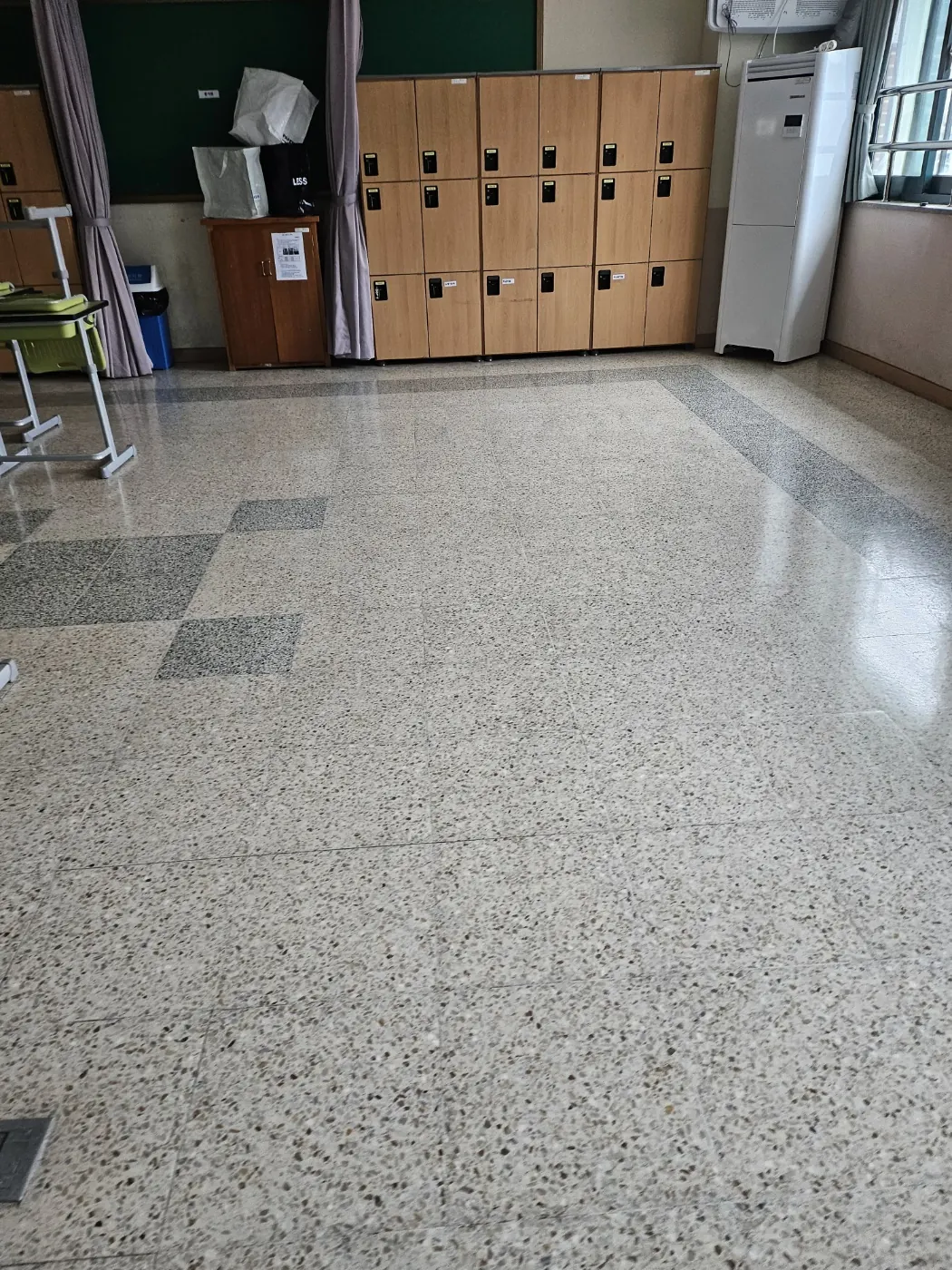 안중읍 학교청소 시공 현장 — 통로 정리
