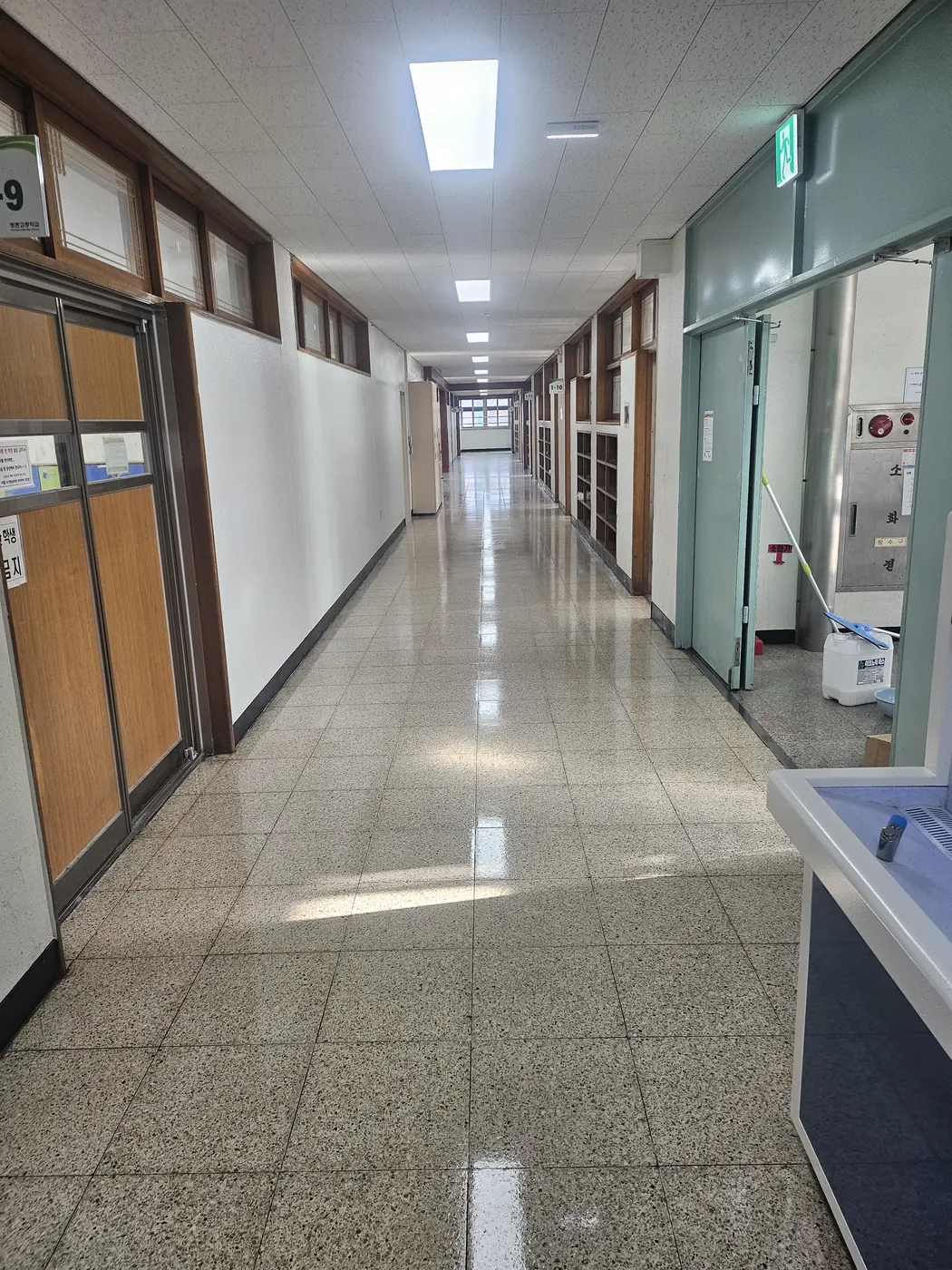 탑동 학교청소 시공 현장 — 통로 정리