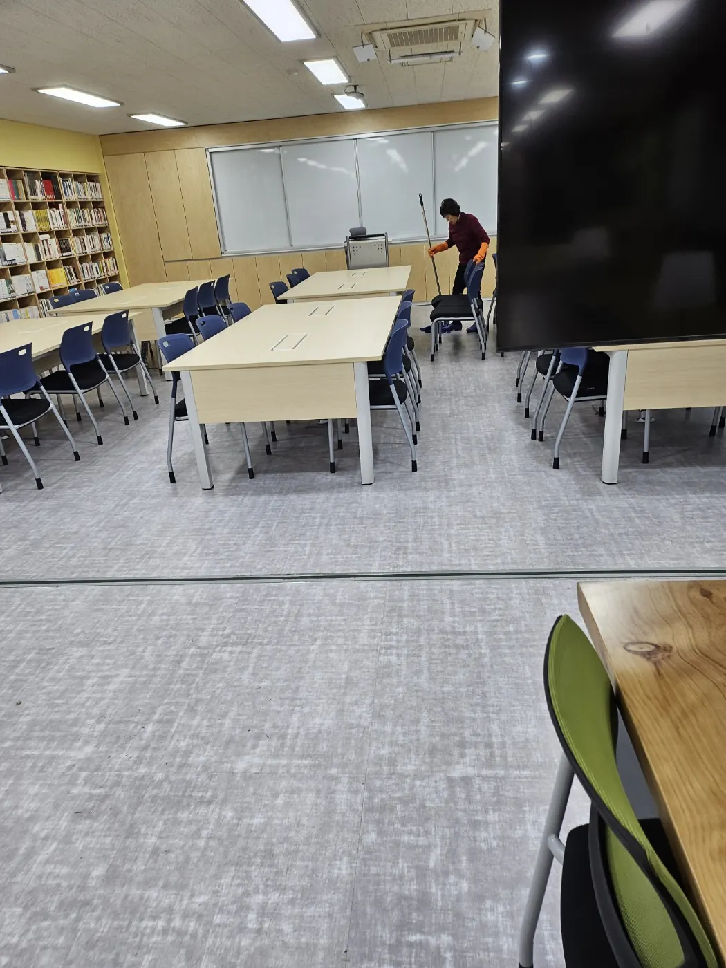 도서관 정리 — 안산시 학교청소 현장