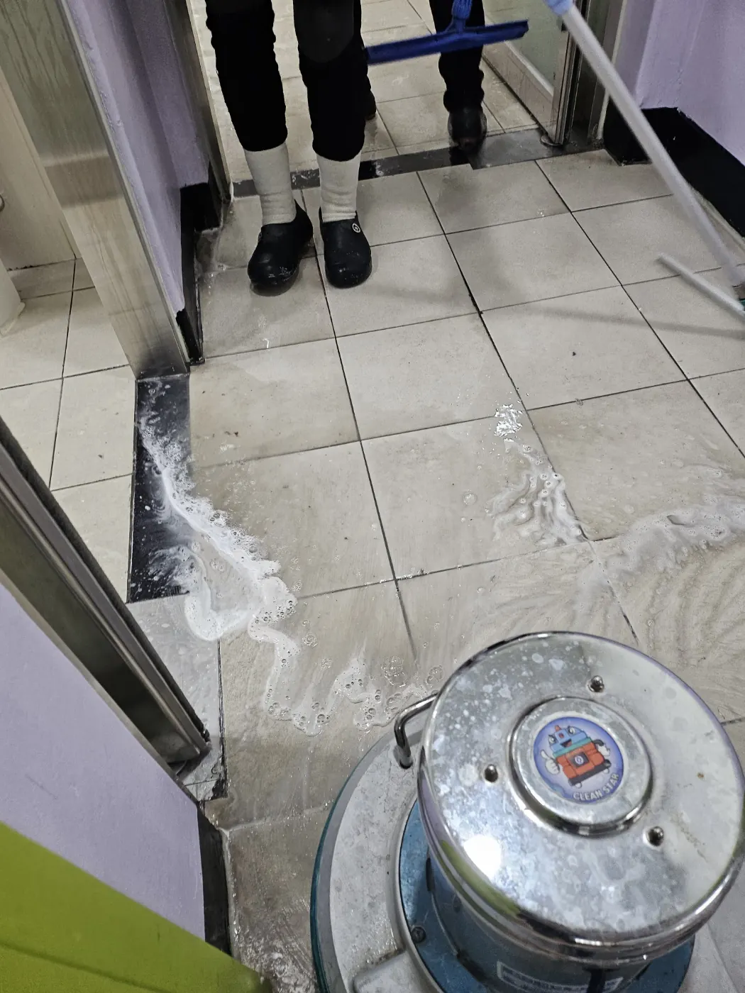 바닥 기계 세정 — 부천 오정구 학교청소 현장