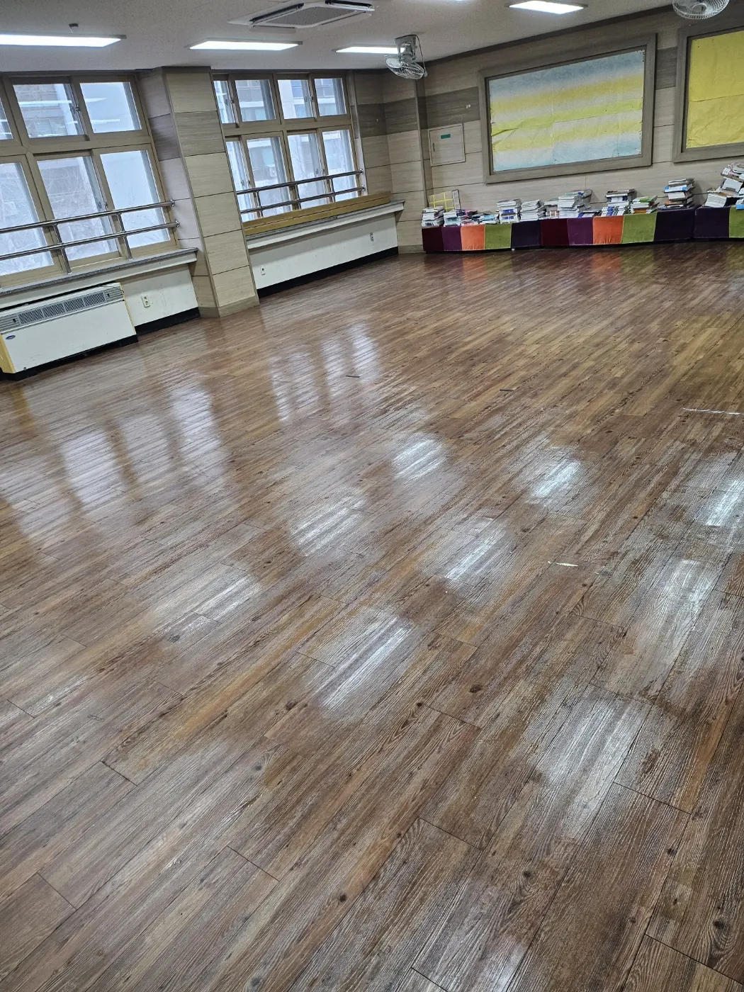 바닥 기계 세정 — 금암동 학교청소 현장