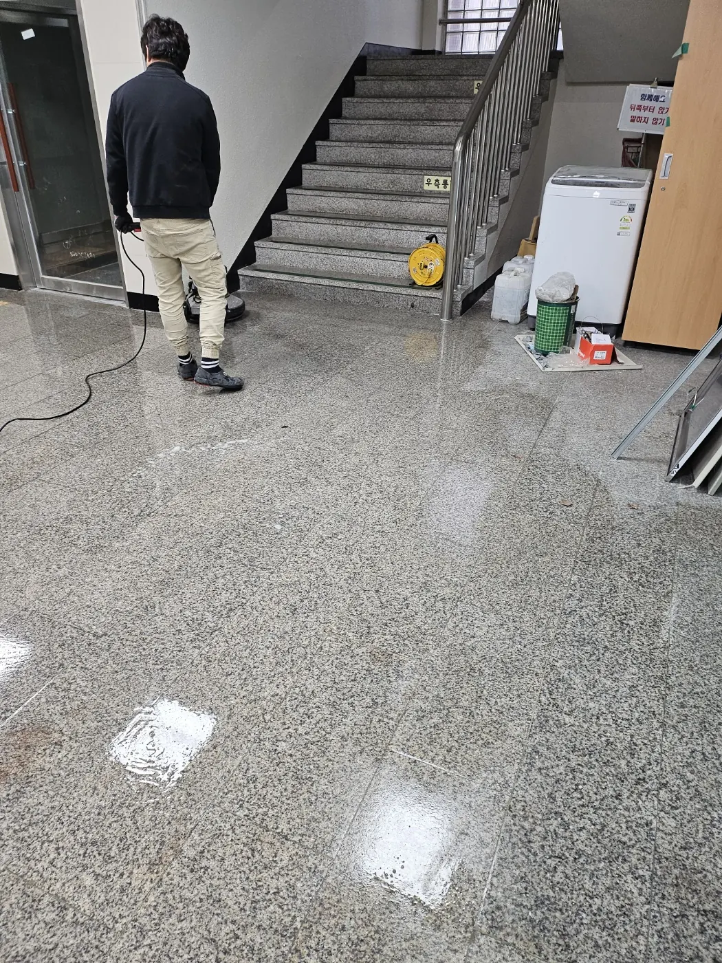왁스 재코팅 — 주암동 학교청소 현장