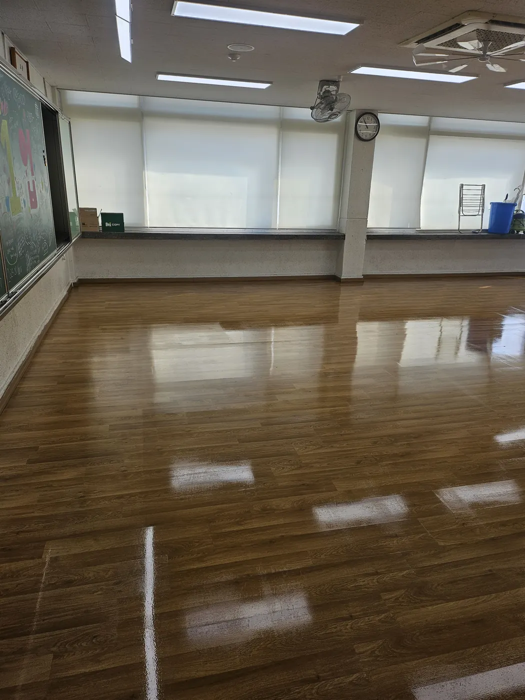 바닥 기계 세정 — 양산동 학교청소 현장