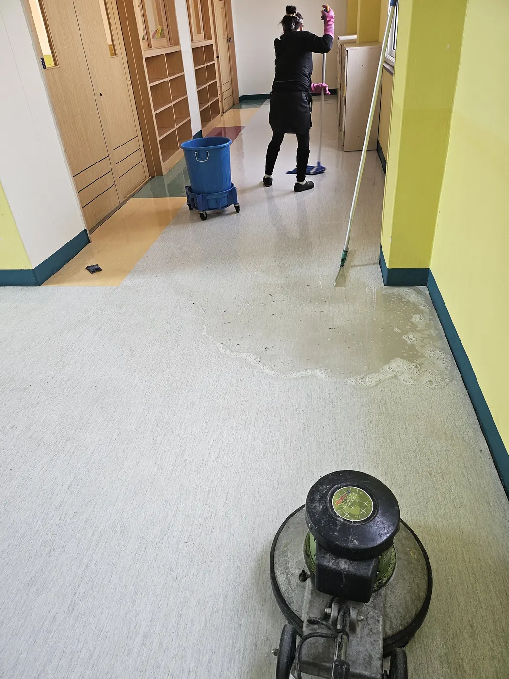 바닥 기계 세정 — 하상동 학교청소 현장