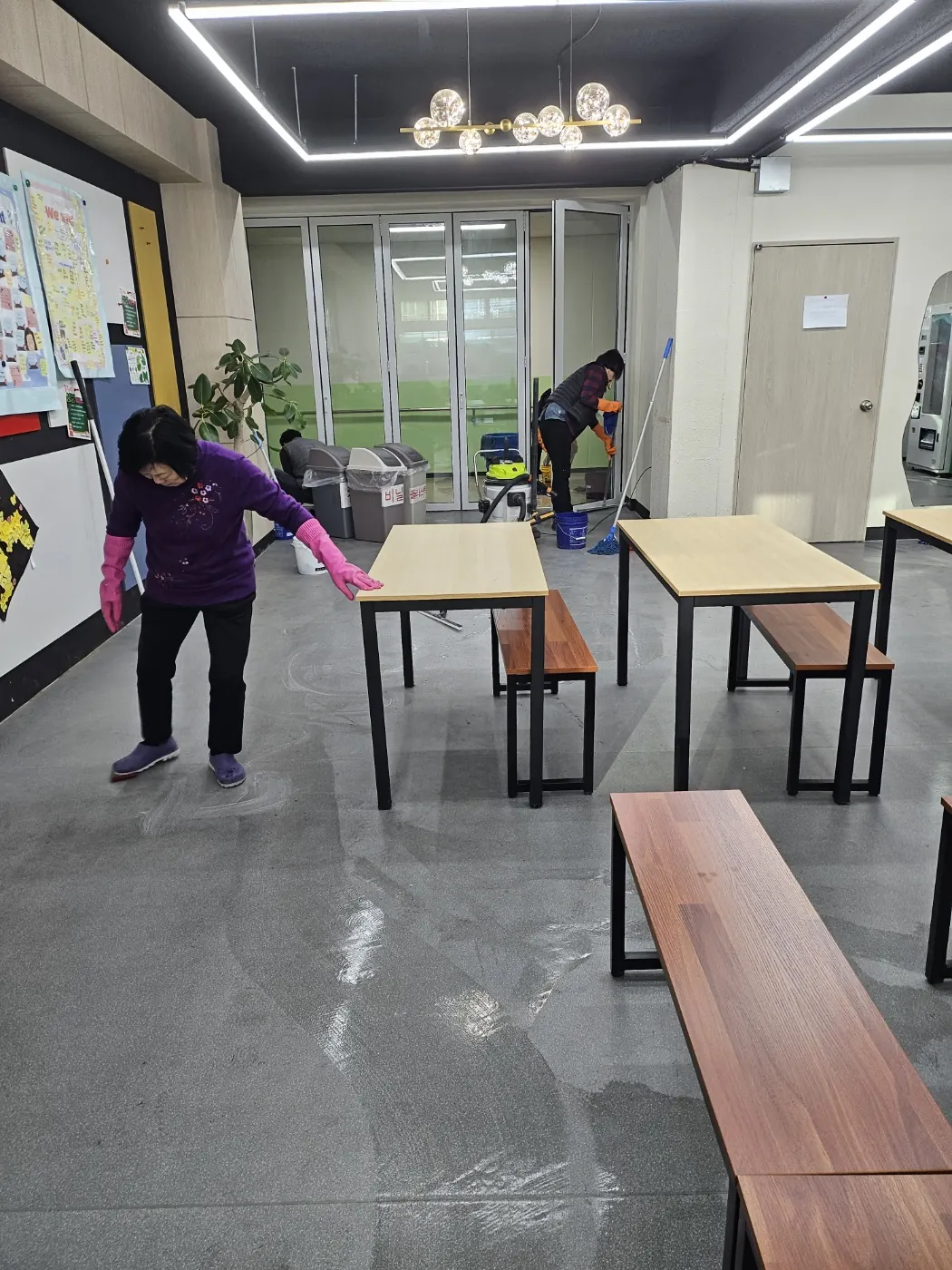 세정 진행 — 원미동 학교청소 현장