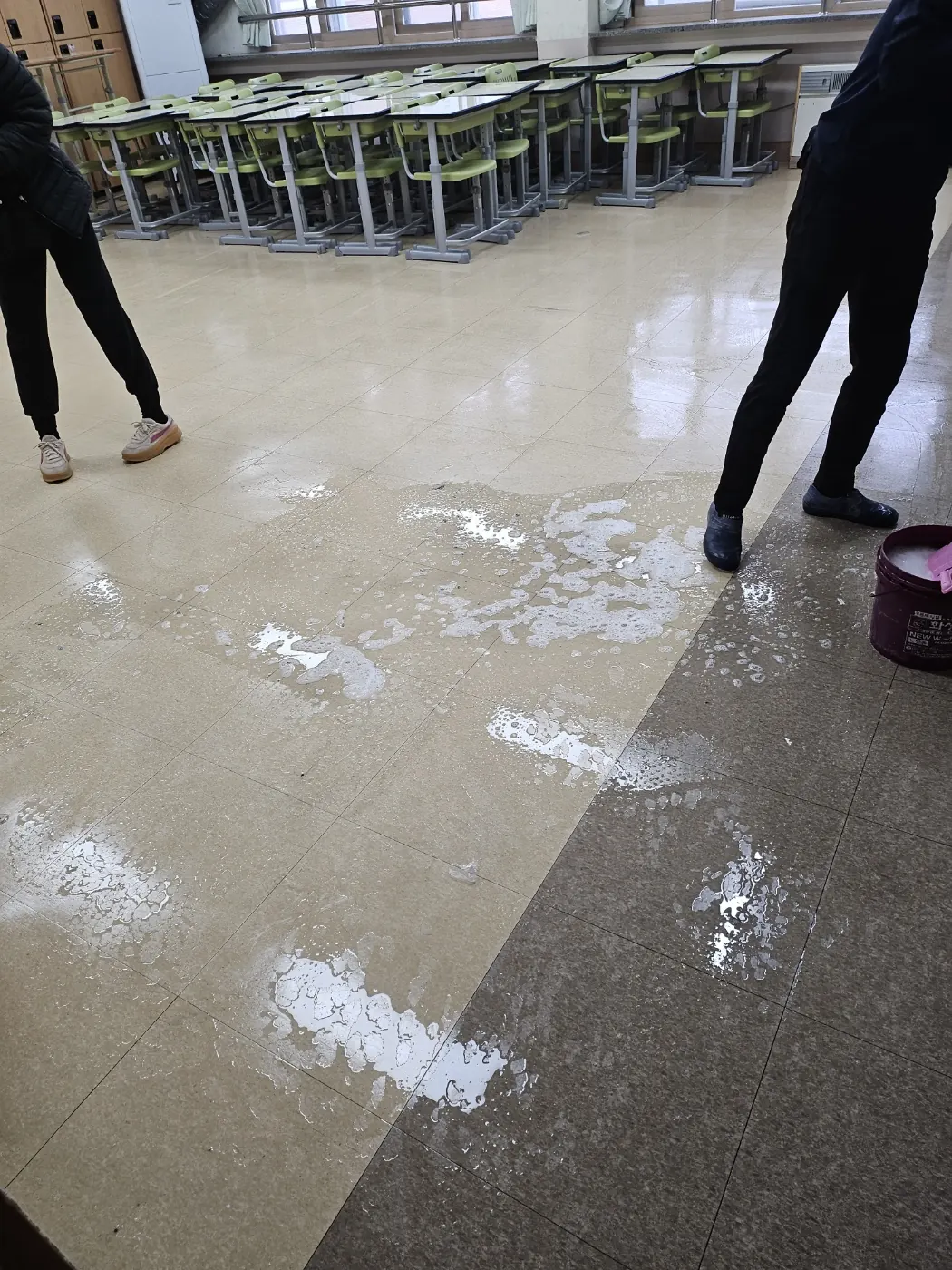 바닥 물걸레 마감 — 오전동 학교청소 현장