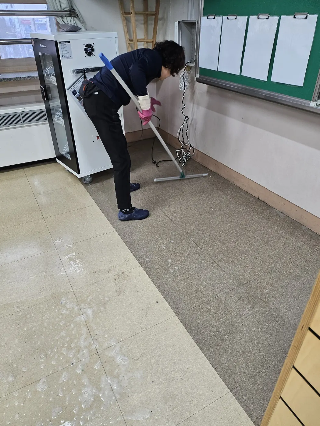 바닥 물걸레 마감 — 부천 오정구 학교청소 현장