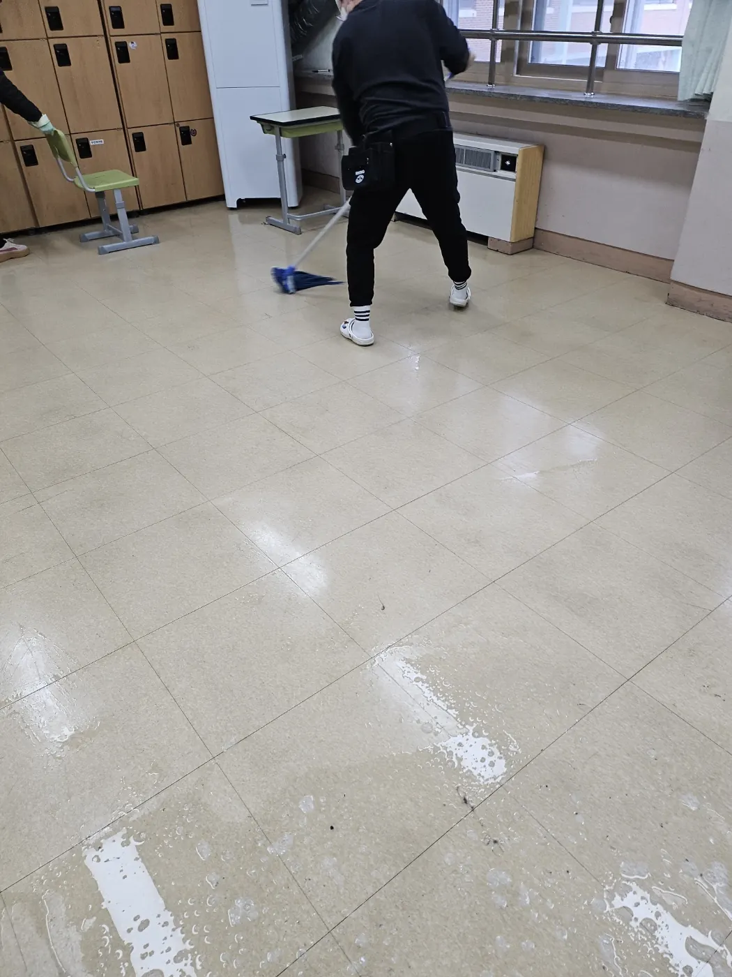세정 진행 — 청호동 학교청소 현장