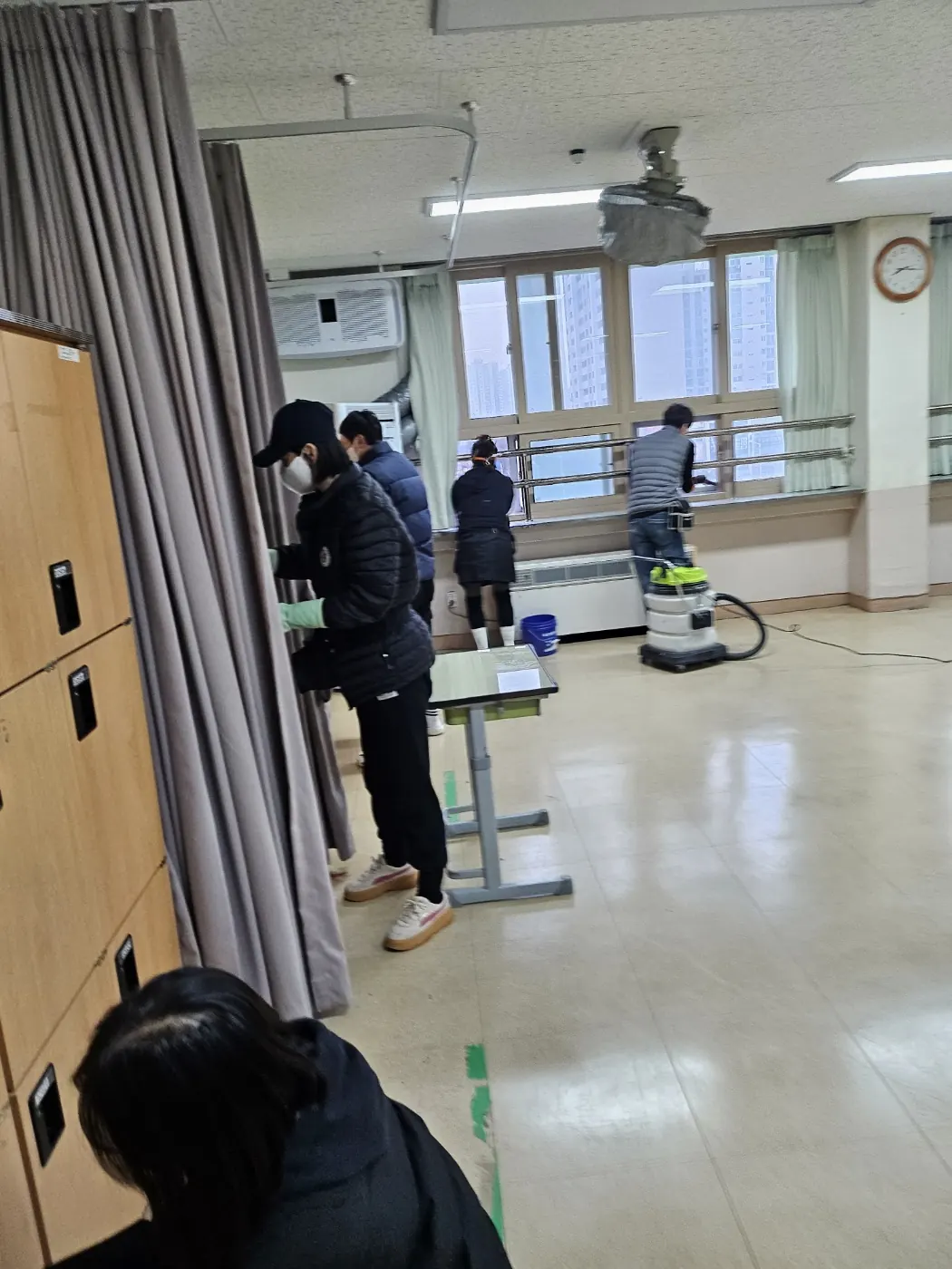 바닥 물걸레 마감 — 김포시 학교청소 현장