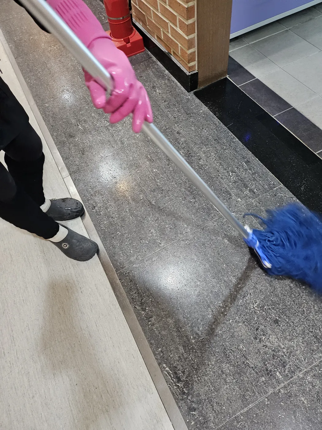 바닥 물걸레 마감 — 부천 원미구 학교청소 현장